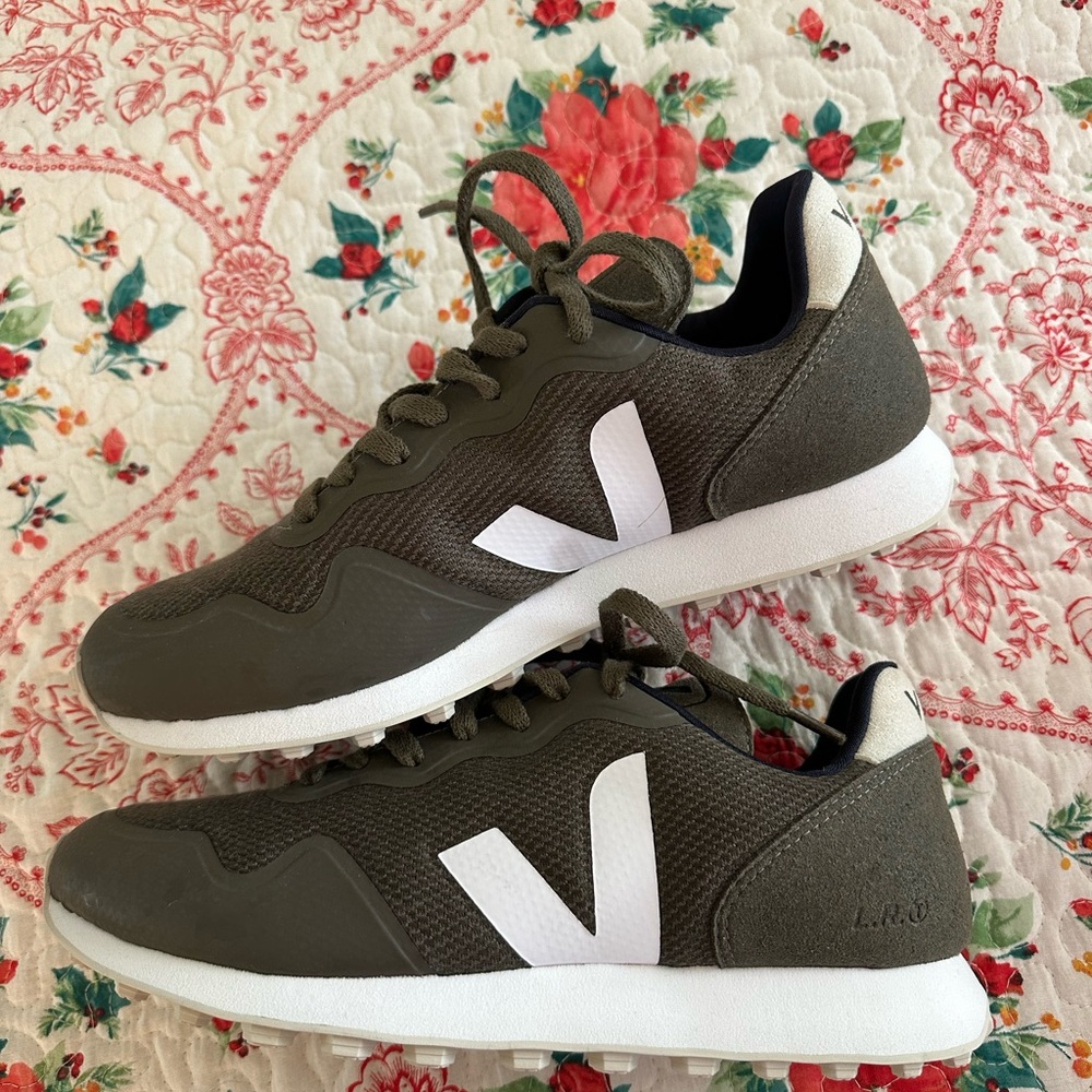 Veja Tennis Shoes